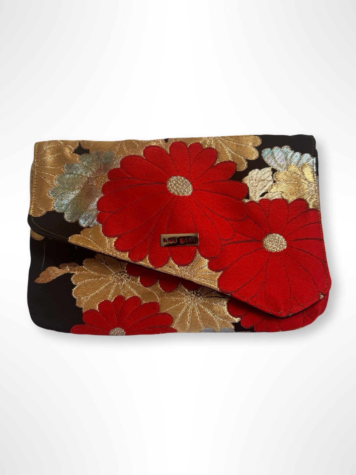 Red Chrysanthemums Clutch
