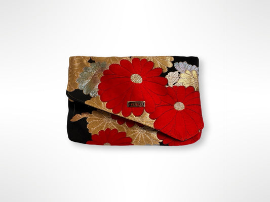 Red Chrysanthemums Clutch