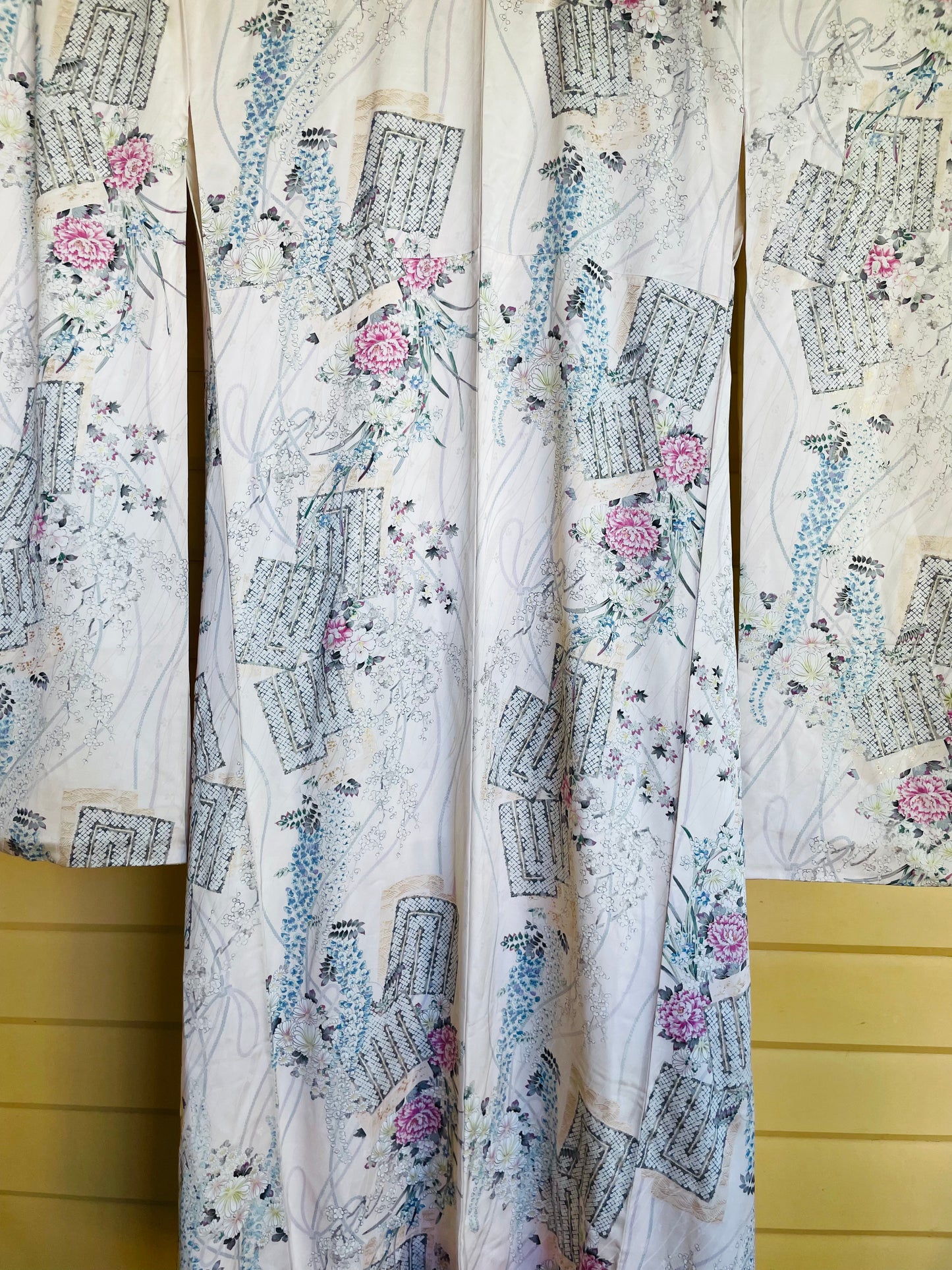 Vintage Ivory Furisode Kimono with Floral