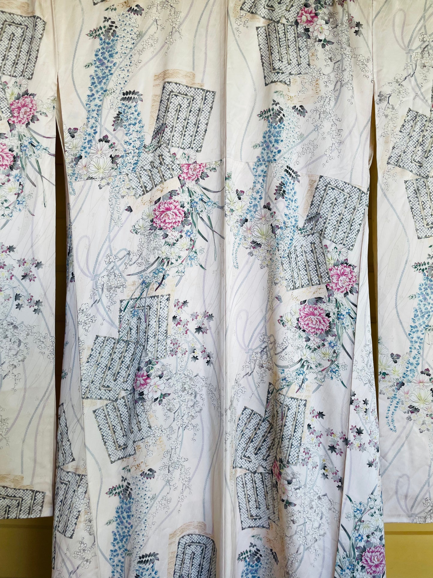 Vintage Ivory Furisode Kimono with Floral