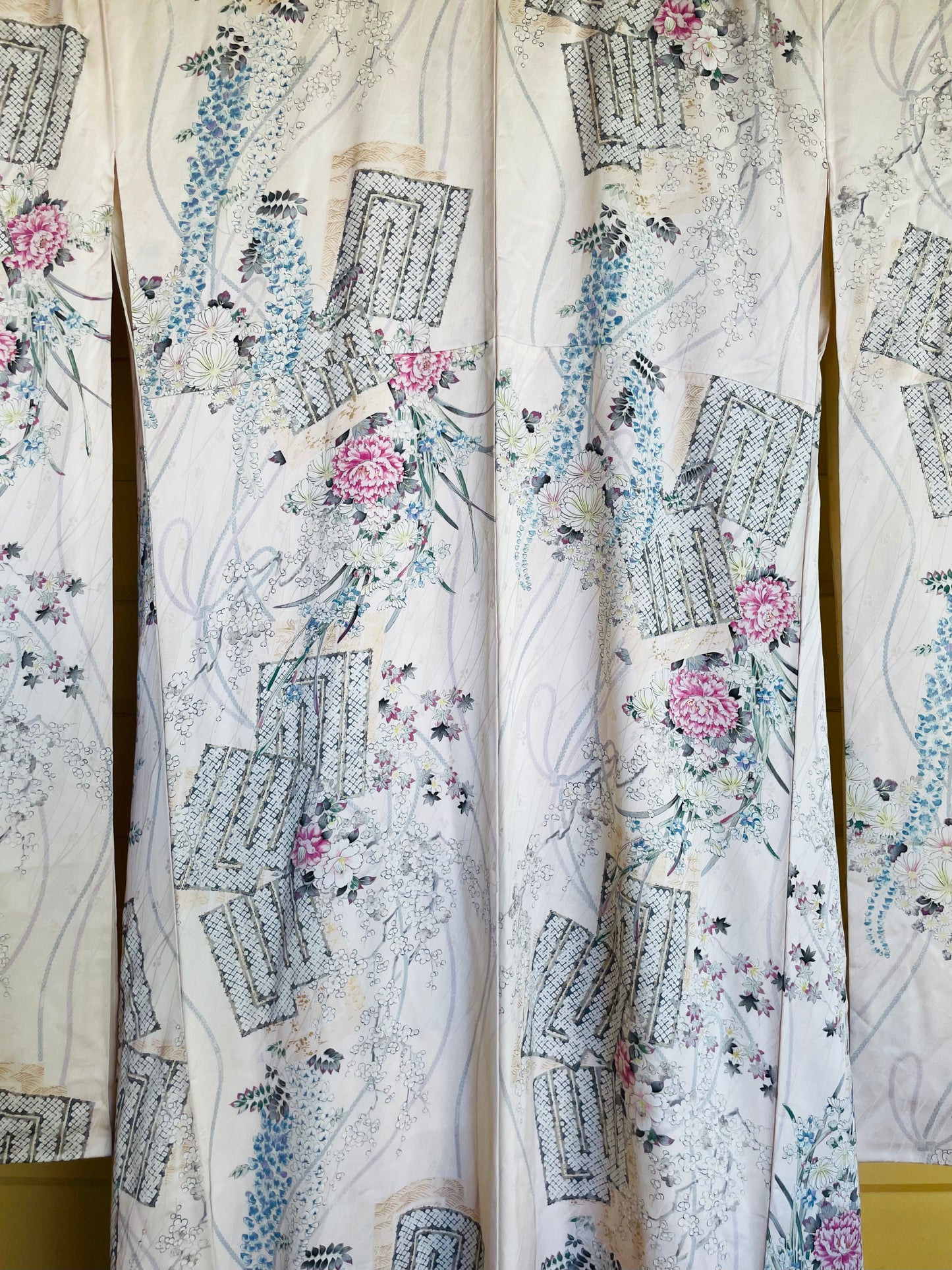 Vintage Ivory Furisode Kimono with Floral